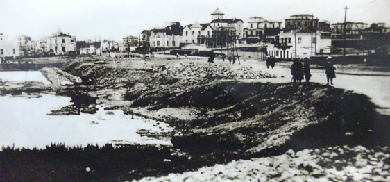 Περπατώντας στο Π.Φάληρο, στις αρχές του 1900